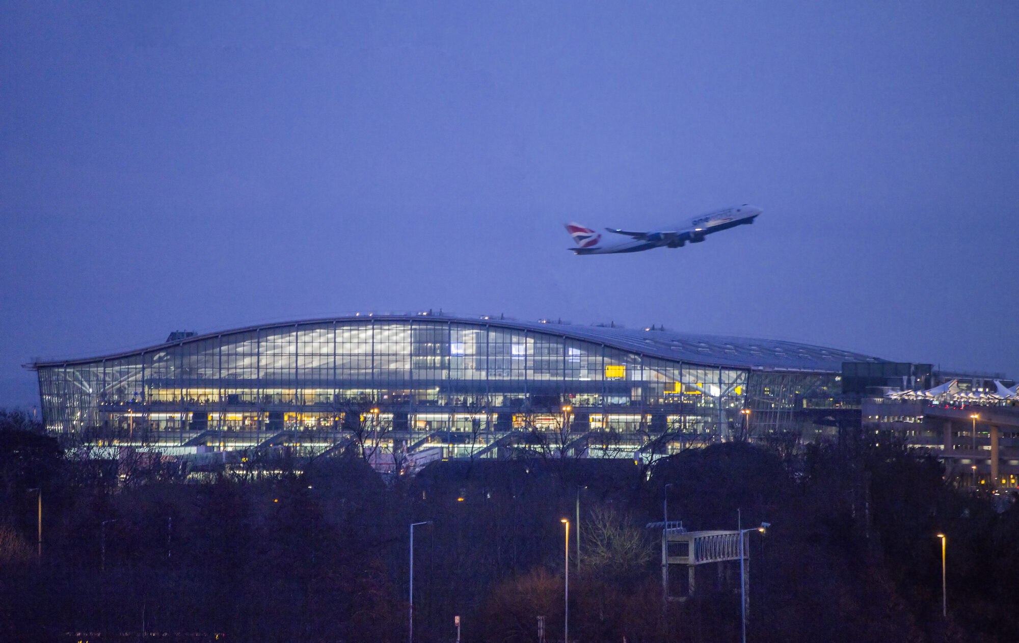 Airport Sunshine Travel operating 24/7